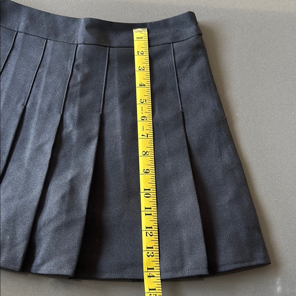 Classic Black Pleated Skirt - Picture 3 of 5